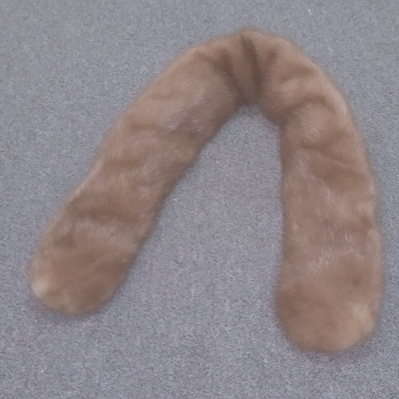 NIB Mink Fur Hat & 2 Fur Scarves - Picture 12 of 16